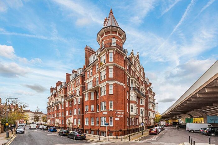 2 Bedroom Flat For Sale In Queen Caroline Street, Hammersmith, London, W6