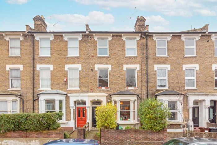 2 Bedroom Flat For Sale In Brooke Road, London, E5