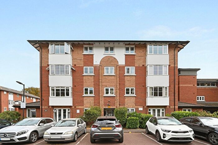 1 Bedroom Flat For Sale In Beechwood Grove, London, W3