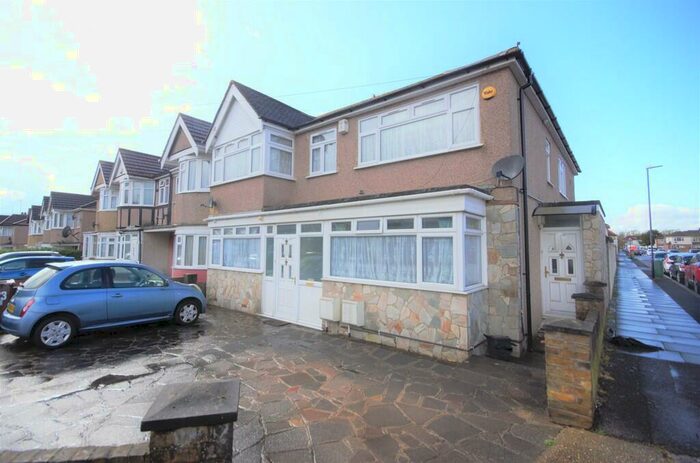3 Bedroom Maisonette To Rent In Lynton Road, Harrow, HA2