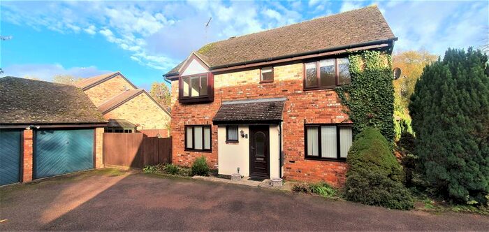 4 Bedroom Detached House To Rent In Hunt Close, Oxfordshire, Bicester, OX26