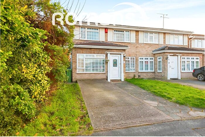 3 Bedroom Semi-Detached House To Rent In Saltram Road, Farnborough, GU14