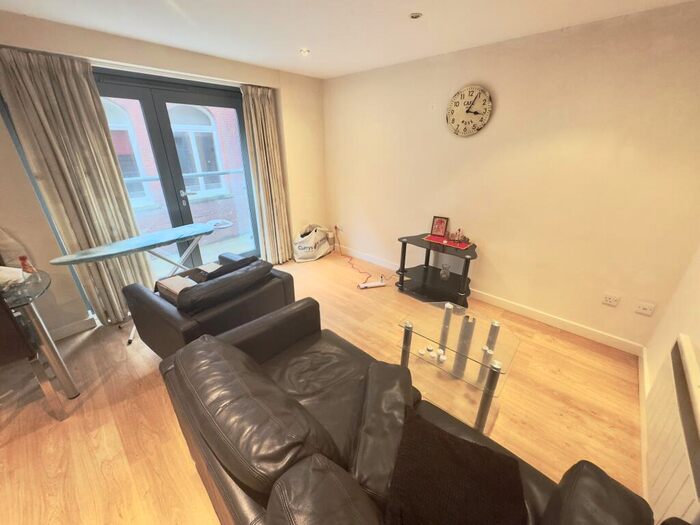 2 Bedroom Apartment To Rent In York Place City Centre, LS1