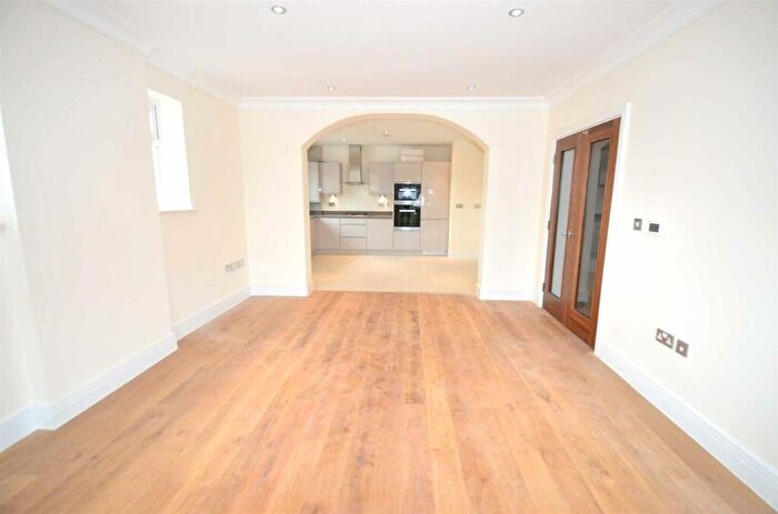 2 Bedroom Flat To Rent In Landsdowne Court, Nether Street, West Finchley, N12