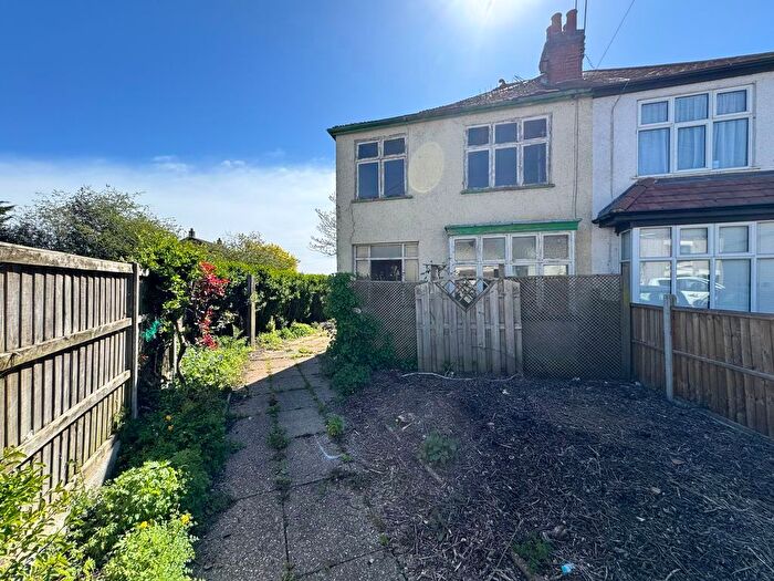 3 Bedroom Semi-Detached House For Sale In Oldbury Road, Nuneaton, CV10