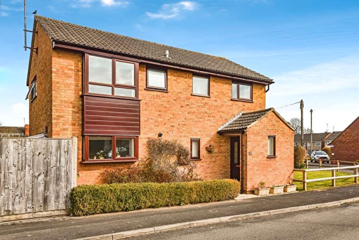 4 Bedroom Detached House For Sale In Andrews Close, Chippenham, SN14