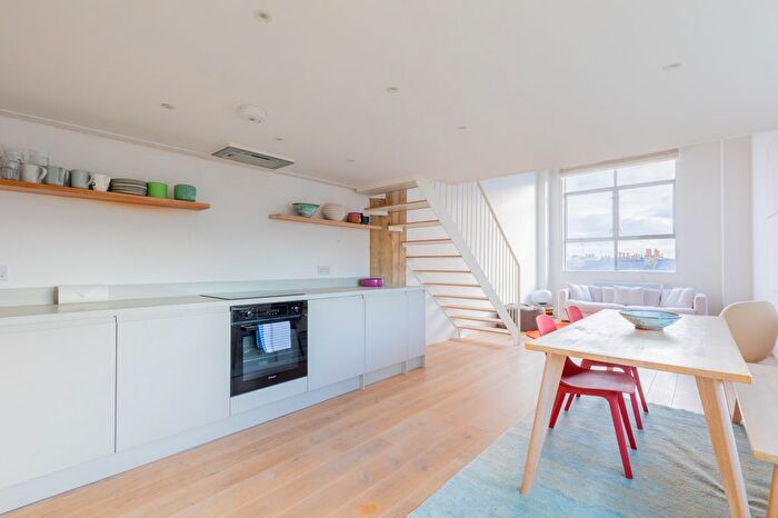 1 Bedroom Flat To Rent In King Edward's Road, London, E9