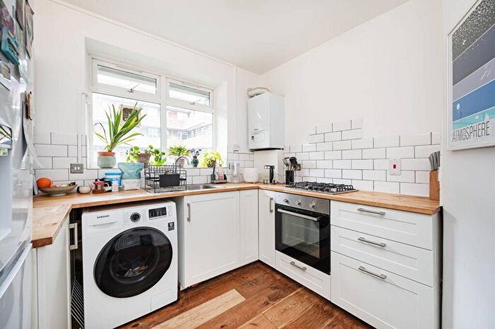 2 Bedroom Flat For Sale In Retreat Place, Hackney, London, E9