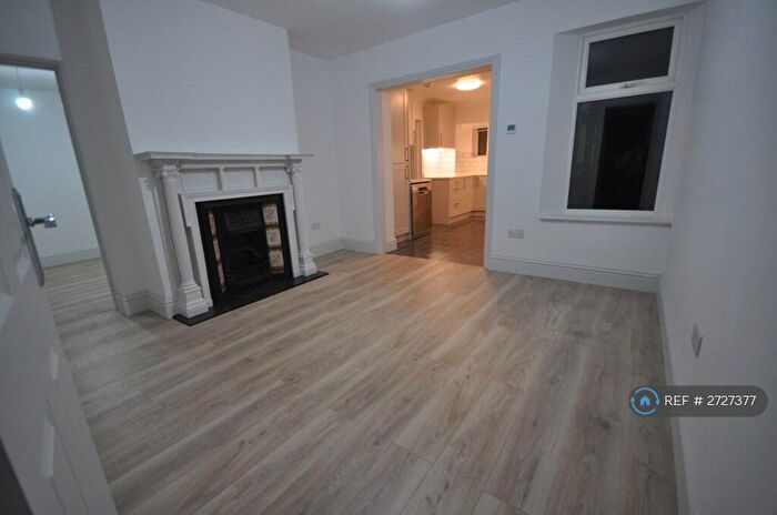 4 Bedroom Detached House To Rent In New Haw Road, Addlestone, KT15