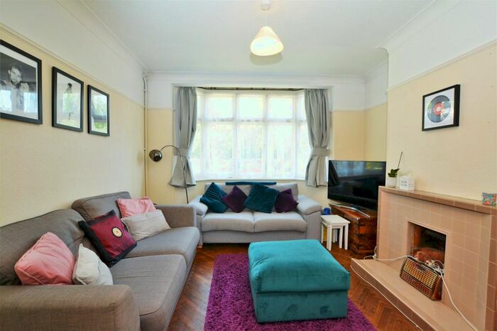 3 Bedroom Semi-Detached House To Rent In Riverside Walk, Isleworth, TW7