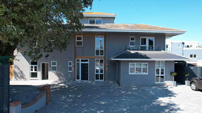 4 Bedroom Terraced House For Sale In Kingsgate Avenue, Broadstairs, CT10