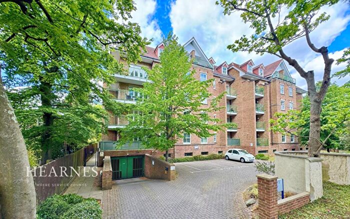 2 Bedroom Apartment For Sale In Gervis Road, East Cliff, Bournemouth, BH1