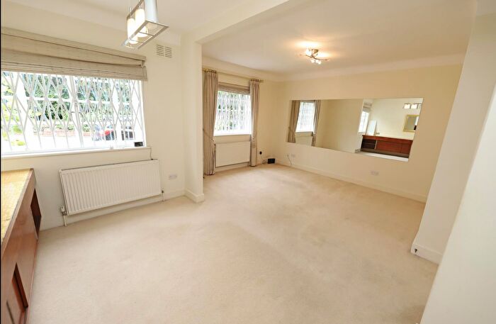 3 Bedroom Flat To Rent In Lyttelton Road, London, N2