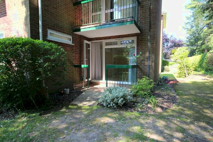 2 Bedroom Flat To Rent In Portarlington Road, Bournemouth, Dorset, BH4