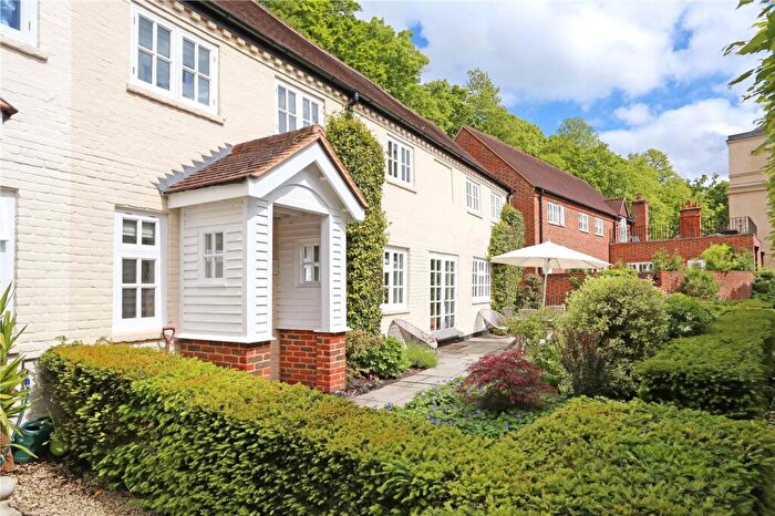 3 Bedroom End Of Terrace House For Sale In Moor Park House Way, Farnham, GU10
