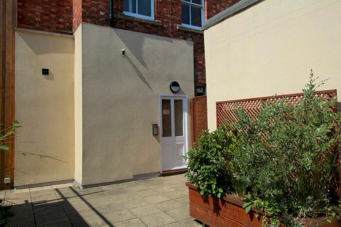 2 Bedroom Apartment To Rent In Chapel Lane, - High Street, SN15