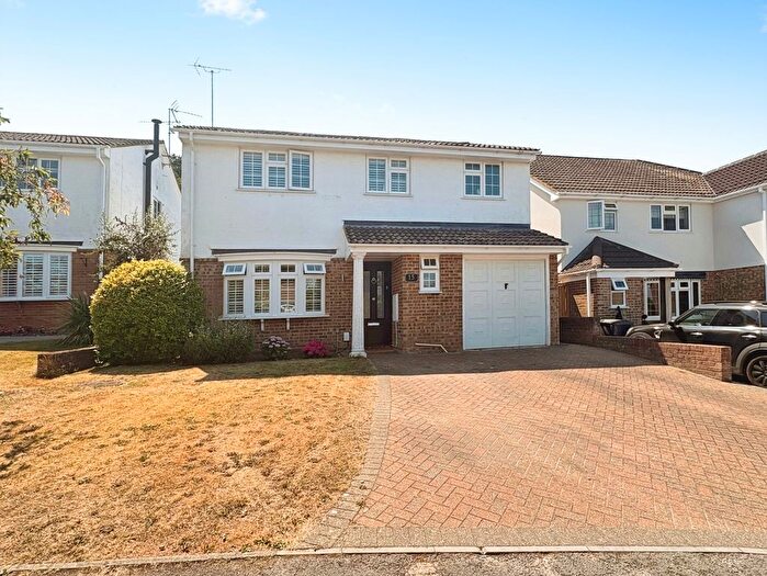 4 Bedroom Detached House For Sale In Kipling Close, Yateley, Hampshire, GU46