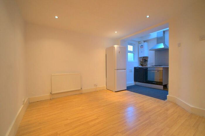 1 Bedroom Flat To Rent In Rosendale Road, Herne Hill, SE24