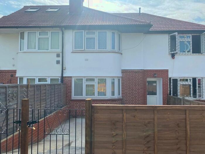 3 Bedroom Terraced House To Rent In Staines Road, Bedfont, Feltham, TW14