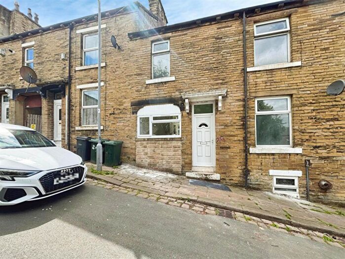 3 Bedroom Terraced House For Sale In Pleasant Street, Bradford, BD7