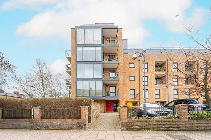 2 Bedroom Flat For Sale In Brixton Road, Oval, London, SW9