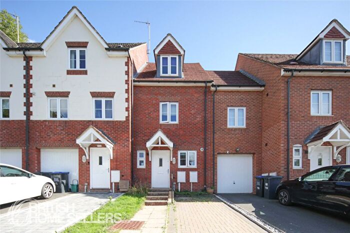 3 Bedroom Town House For Sale In Common Lane, Kenilworth, Warwickshire, CV8