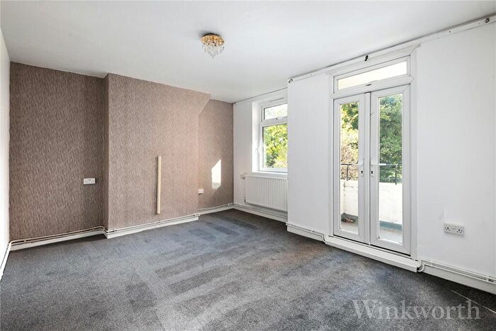 3 Bedroom Apartment To Rent In Juniper House, Pomeroy Street, London, SE14