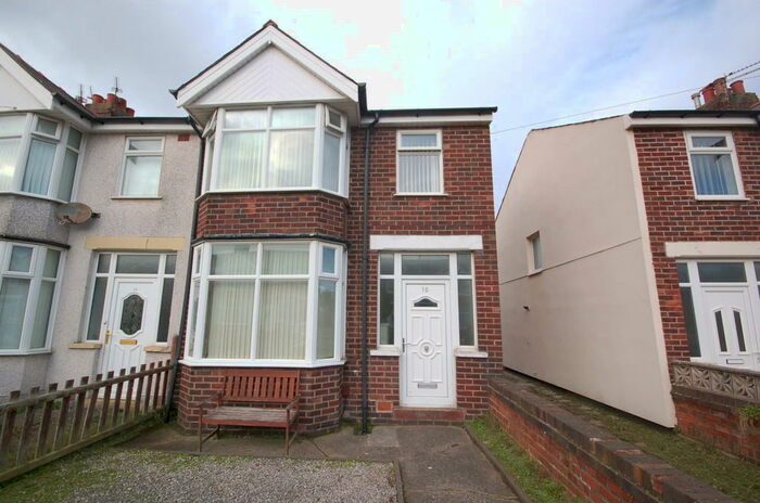 3 Bedroom Semi-Detached House To Rent In Keasden Avenue, FY4