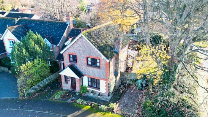 4 Bedroom Detached House To Rent In Regent Close, Kings Langley, Hertfordshire, WD4