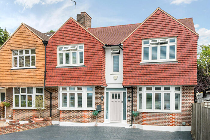 5 Bedroom Semi-Detached House For Sale In Packmores Road, London, SE9