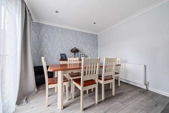 3 Bedroom Terraced House For Sale In Burlington Rise, Barnet, EN4