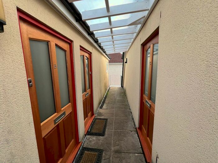 1 Bedroom Maisonette To Rent In Carnglas, Tycoch, SA2