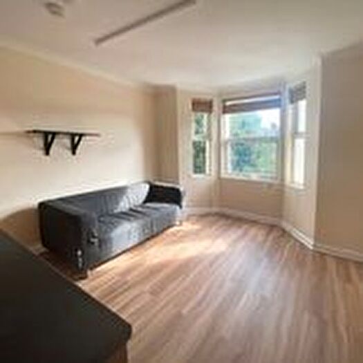 3 Bedroom Flat To Rent In Very Near Kingswood Road Area, Chiswick, W4