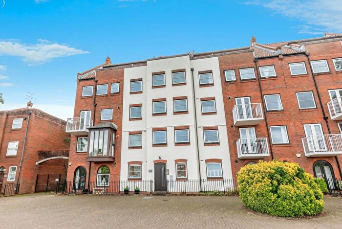 3 Bedroom Flat For Sale In Merchants Quay, Bristol, BS1