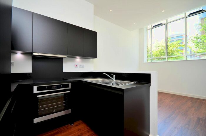 1 Bedroom Flat To Rent In Great West Quarter, Brentford, TW8