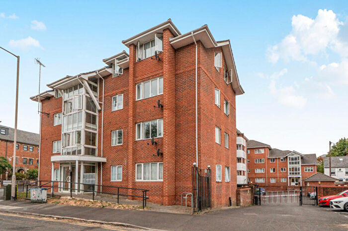 2 Bedroom Apartment For Sale In Queens Road, Reading, RG1