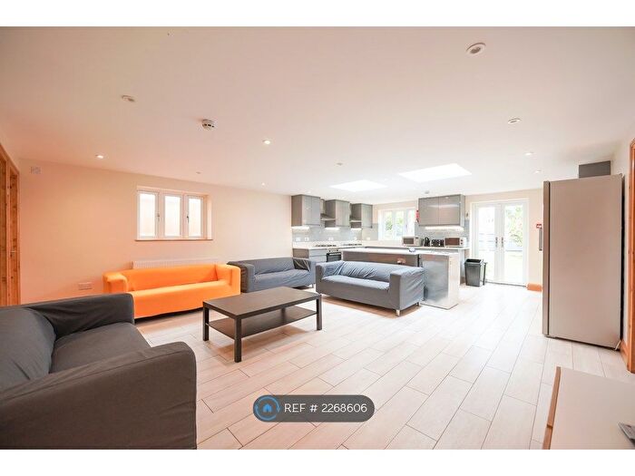 11 Bedroom Detached House To Rent In Wokingham Road, Reading, RG6