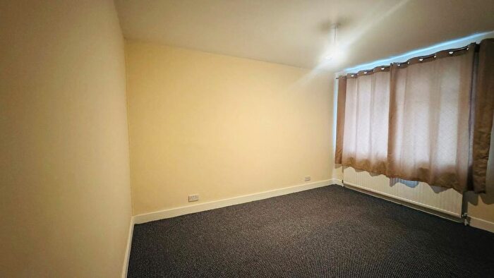 1 Bedroom Flat To Rent In Crow Lane, Romford, RM7
