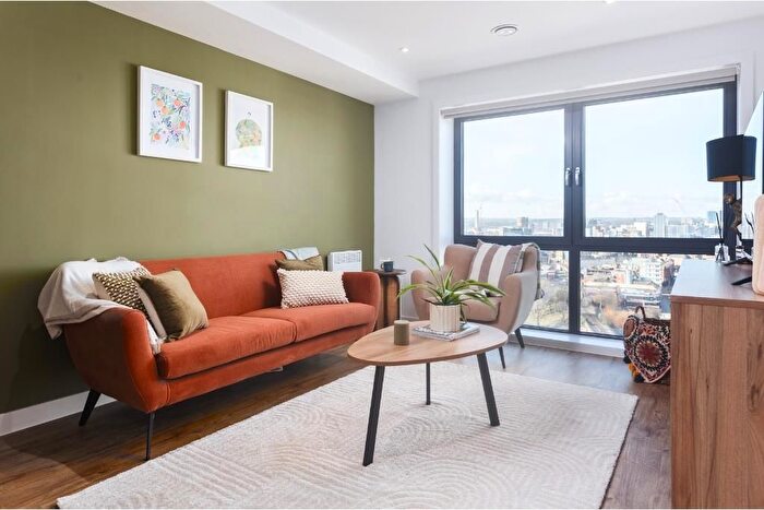 2 Bedroom Flat For Sale In Phoenix, Saxton Lane, Leeds, LS9