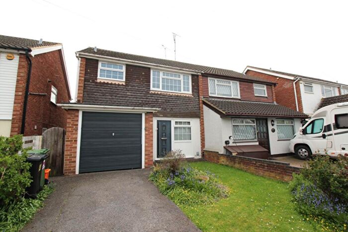 3 Bedroom Semi-Detached House To Rent In Kingley Close, SS12
