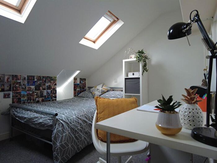 5 Bedroom Terraced House To Rent In Hereward Street - Student House - /, LN1