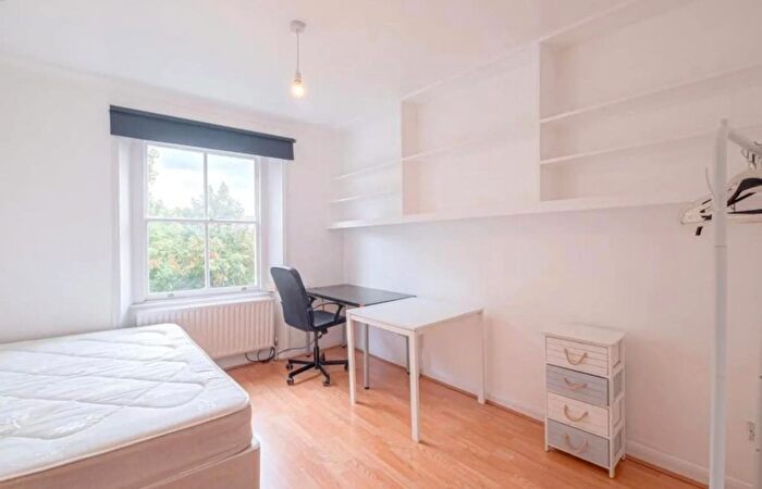 3 Bedroom Flat To Rent In Oakley Square, London, NW1