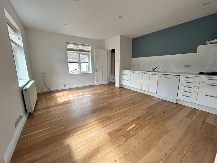 2 Bedroom Flat To Rent In Bois Moor Road, Chesham, HP5