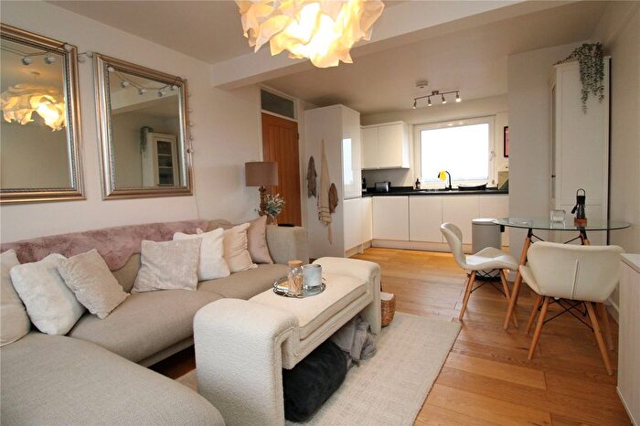 2 Bedroom Flat For Sale In High Street, Fareham, Hampshire, PO16