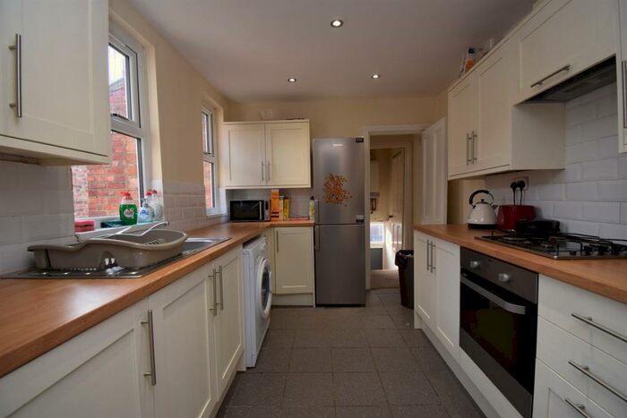 6 Bedroom Maisonette To Rent In Tavistock Road, Newcastle Upon Tyne, NE2