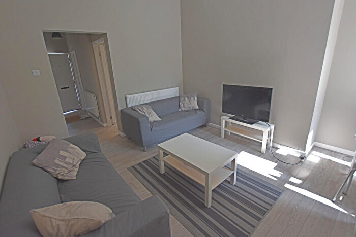 2 Bedroom Flat To Rent In Raleigh Street Nottingham, NG7