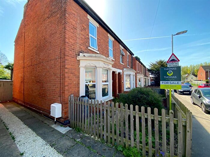3 Bedroom Semi-Detached House For Sale In Deans Way, Kingsholm, GL1
