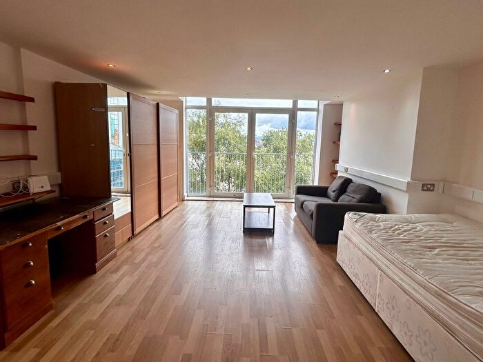 Studio To Rent In Castle Street, Swansea, SA1