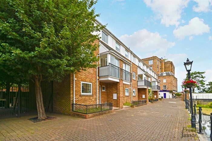 3 Bedroom End Of Terrace House To Rent In Albert Mews, London, E14