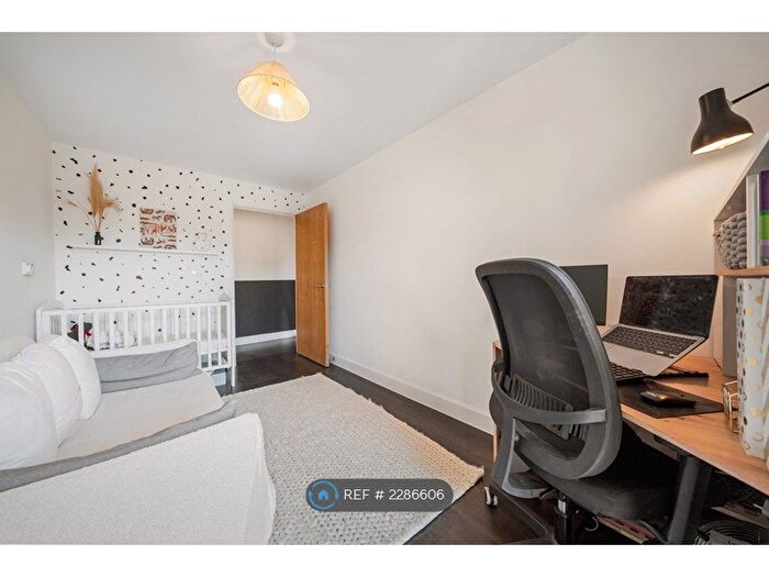 3 Bedroom Flat To Rent In Mildmay Avenue, London, N1